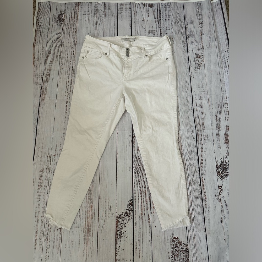 Torrid White Skinny Jeans. Size 12 Regular.